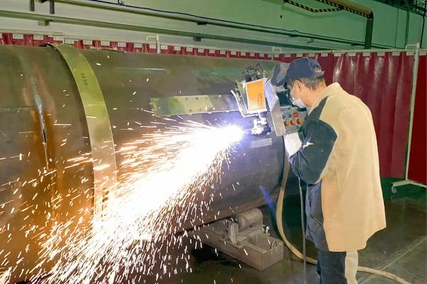 Welding Cobot vs Industrial Robot — Which One Belongs on Your Shop Floor?